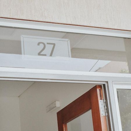 Uruguay 27 - Cochera Disponible A Requerir Bahía Blanca Exterior foto
